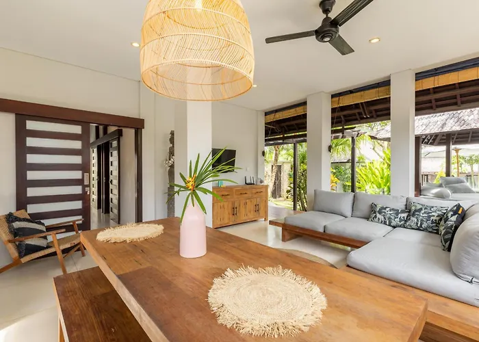 Fraser Baye Villa *